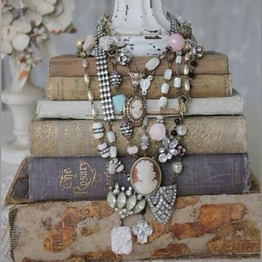 Unlisted live show vintage jewelry